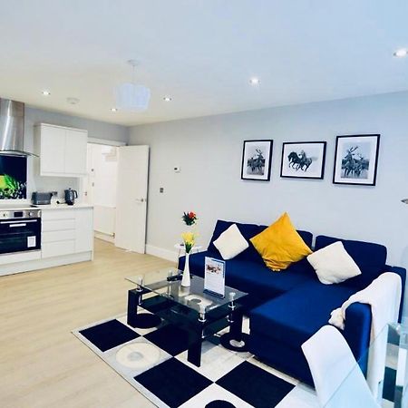 Morden Central Self Contained Flat By Cozynest Reading Exterior photo