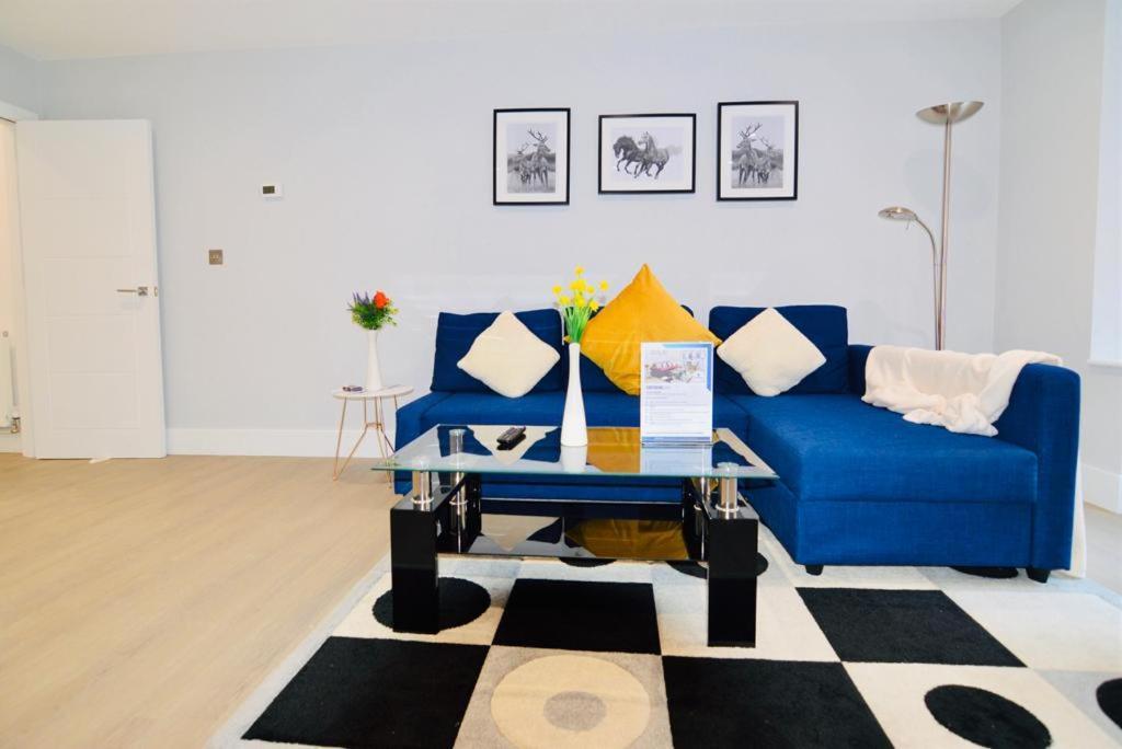 Morden Central Self Contained Flat By Cozynest Reading Exterior photo